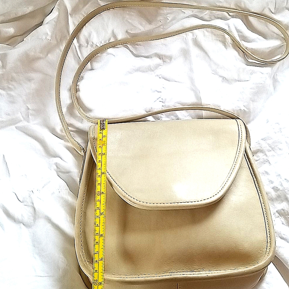 SALE!! 🕊Authentic 90's Coach Purse; Cream Color